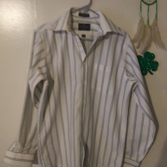 🎉Mens button down top🎉 - Picture 3 of 3